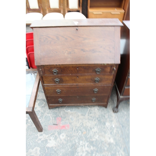 2946 - AN EARLY 20TH CENTURY OAK BUREAU WITH FOUR DRAWERS TO BASE, 32