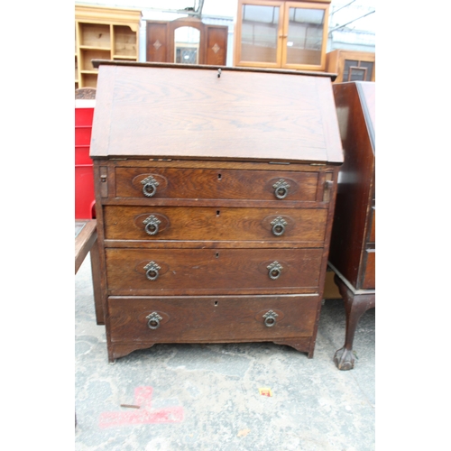 2946 - AN EARLY 20TH CENTURY OAK BUREAU WITH FOUR DRAWERS TO BASE, 32