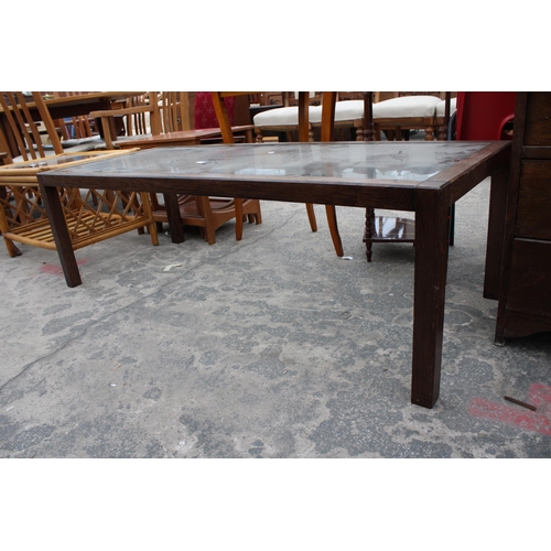 2947 - AN OAK FRAMED COFFEE TABLE WITH INSET GLASS TOP, 57