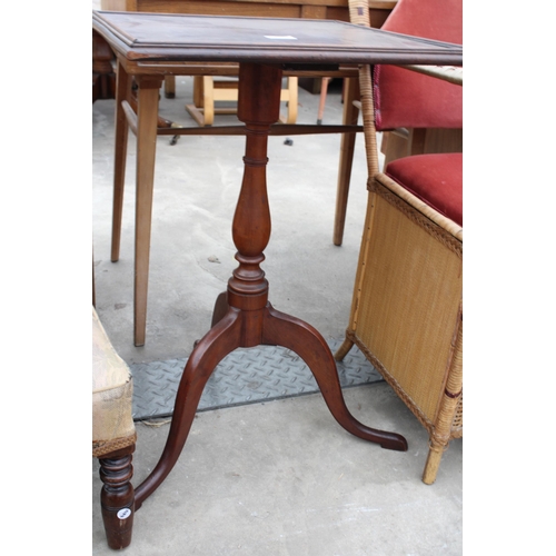 2952 - A LATE VICTORIAN TRIPOD TABLE, 17