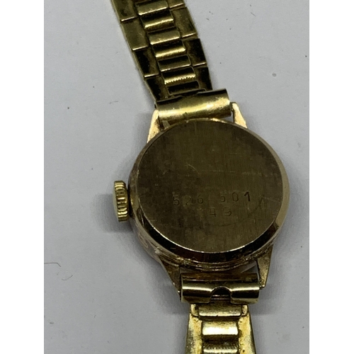 608 - A 9 CARAT GOLD CASED LADIES EVERITE 17 JEWEL INCABLOC WRISTWATCH WITH GOLD PLATED STRAP