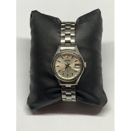 652 - A SEIKO LADIES WRIST WATCH WITH STAINLESS STRAP AUTOMATIC IN A PRESENTATION BOX SEEN WORKING BUT NO ... 