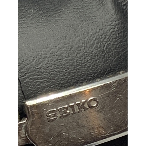 652 - A SEIKO LADIES WRIST WATCH WITH STAINLESS STRAP AUTOMATIC IN A PRESENTATION BOX SEEN WORKING BUT NO ... 