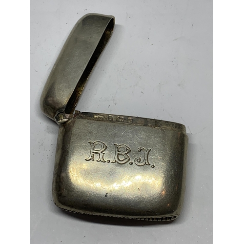 659 - A HALLMARKED BIRMINGHAM SILVER VESTA CASE