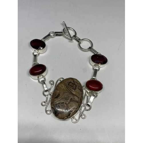 696 - A MARKED SILVER BRACELET WITH JASPER STONE IN A PRESENTATION BOX