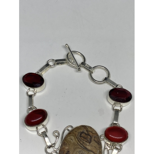 696 - A MARKED SILVER BRACELET WITH JASPER STONE IN A PRESENTATION BOX