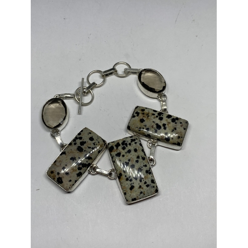 697 - A MARKED SILVER BRACELET WITH DALMATION JASPER IN A PRESENTATION BOX