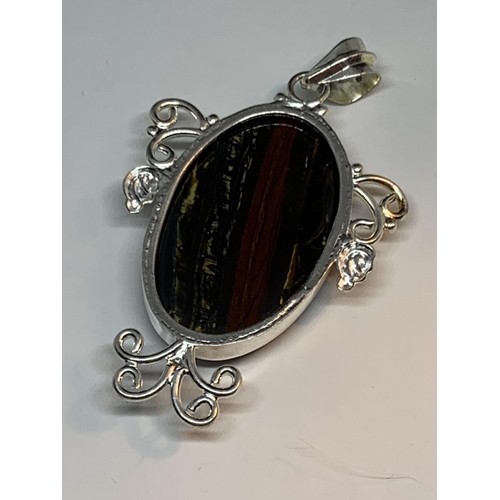 706 - A LARGE MARKED SILVER JASPER PENDANT