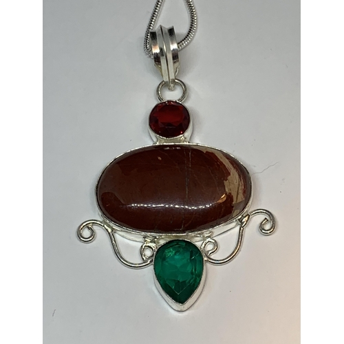 709 - A MARKED SILVER NECKLACE AND MULTI STONE AGATE PENDANT