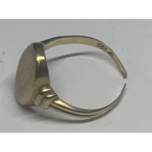 727 - A MARKED 333 GOLD ENGRAVED SIGNET RING GROSS WEIGHT 2.07 GRAMS