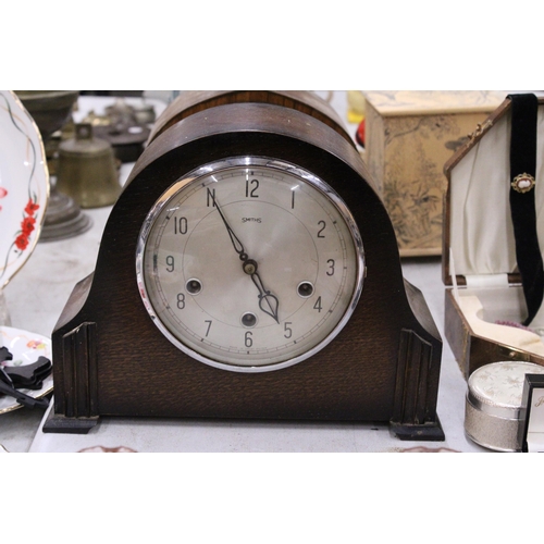 202 - TWO VINTAGE CASED MANTEL CLOCKS TO INCLUDE A SMITHS TOGETHER WITH A PEARCE & SONS LTD LEICESTER BRAS... 