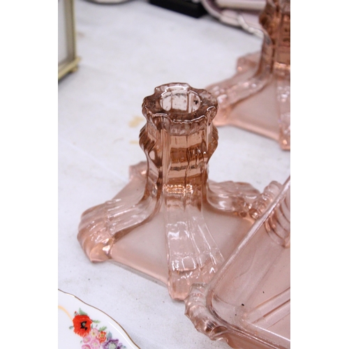 203 - A VINTAGE 50'S RETRO PINK GLASS DRESSING TABLE SET