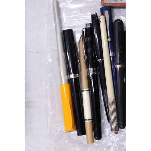 207 - AN ASSORTMENT OF CALLIGRAPHY PENS WITH INK