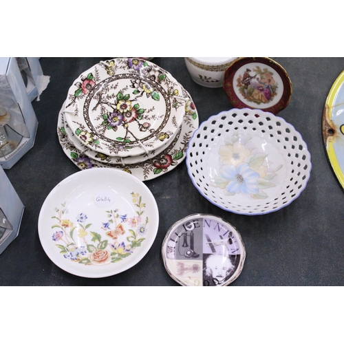 211 - A MIXED LOT TO INCLUDE AN AYNSLEY COTTAGE GARDEN PIN DISH, WEDGWOOD MILK JUG, MARBLE EGG, LIMOGES MI... 