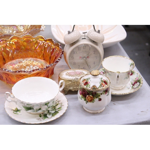 214 - A MIXED LOT TO INCLUDE CARNIVAL GLASS, ROYAL ALBERT CELEBRATION TEACUP AND SAUCER, A BORSKE SKLO OPT... 