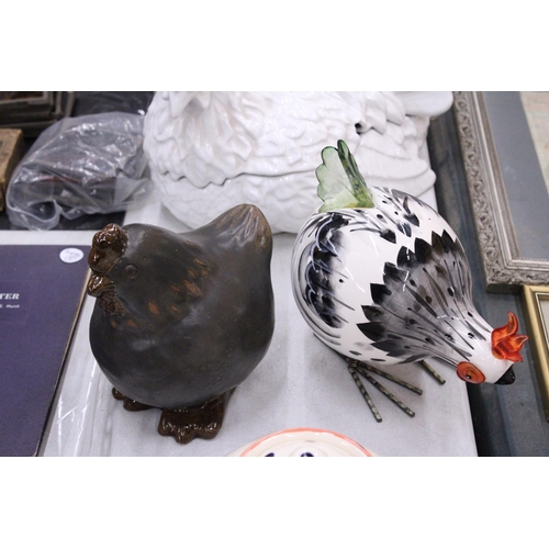 227 - A COLLECTION OF CHICKEN RELATED ITEMS TO INCLUDE A TEAPOT, JUG, EGG CROCK AND ORNAMENTS