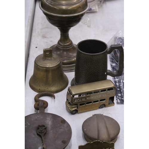 231 - A QUANTITY OF BRASSWARE, ETC TO INCLUDE A POLISH BRONZE MEDAL, AN OIL LAMP, BELL, BUS, TANKARD, WEIG... 