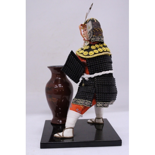 240 - A JAPANESE SAMURAI FIGURE TOGETHER WITH A JAPANESE WOOD LACQUERED SMALL VASE