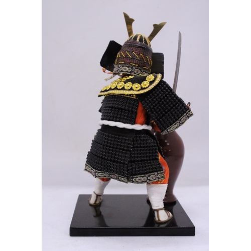 240 - A JAPANESE SAMURAI FIGURE TOGETHER WITH A JAPANESE WOOD LACQUERED SMALL VASE