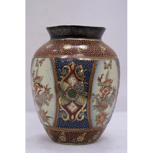 242 - A HANDPAINTED ORIENTAL SATSUMA VASE - 19 CM