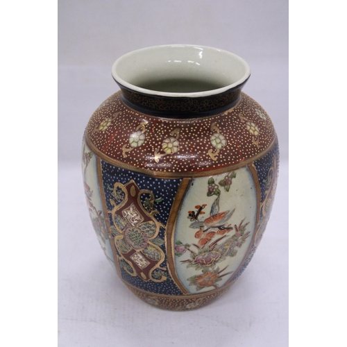 242 - A HANDPAINTED ORIENTAL SATSUMA VASE - 19 CM