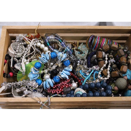 247 - A LARGE QUANTITY OF COSTUME JEWELLERY BEADED AND METAL BANGLES