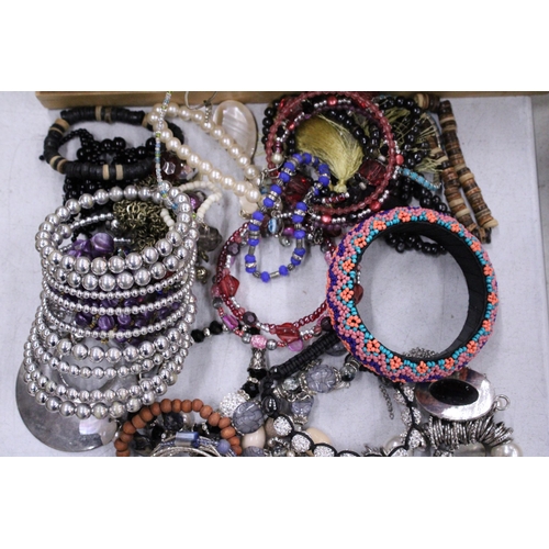 247 - A LARGE QUANTITY OF COSTUME JEWELLERY BEADED AND METAL BANGLES