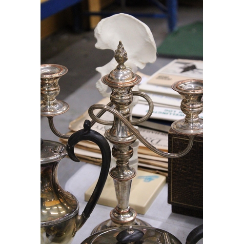 255 - A QUANTITY OF SILVER PLATED ITEMS TO INCLUDE A CANDLEABRA, TEA AND COFFEE POT, SUGAR BOWL, CREAM JUG... 