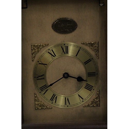 259 - A MAHOGANY CASED 'TEMPUS FUGIT' MANTLE CLOCK WITH BATTERY OPERATED MECHANISM