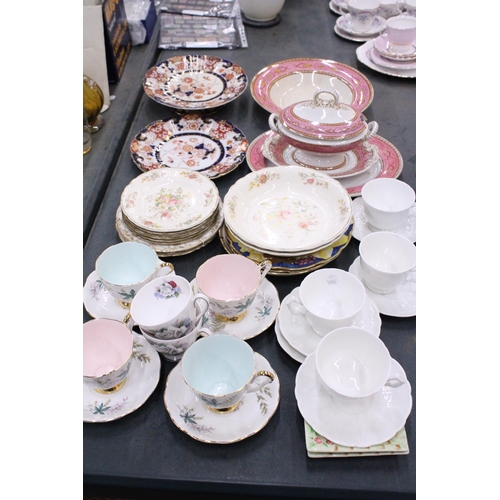 299 - A QUANTITY OF CERAMICS QUEEN ANNE 