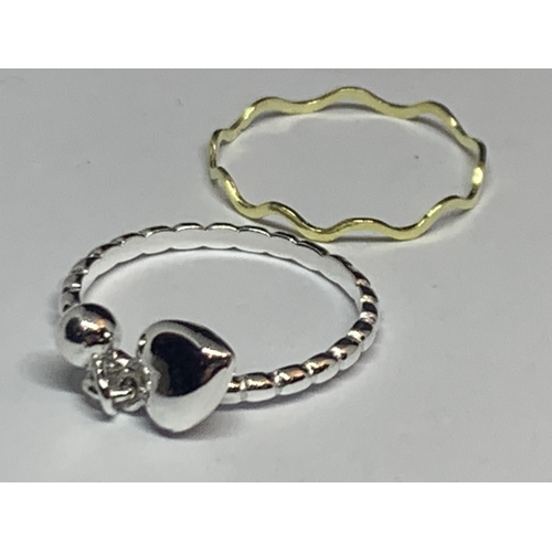 557 - FOUR MARKED SILVER RINGS TO INCLUDE A GOLD PLATED