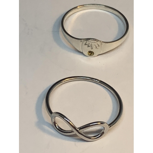 566 - FOUR MARKED SILVER RINGS TO INCLUDE A GOLD PLATED