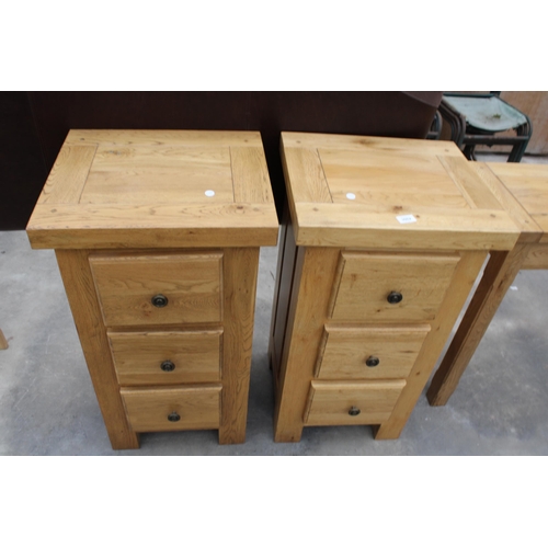 3062 - A PAIR OF OAK THREE DRAWER CHESTS, 18.5