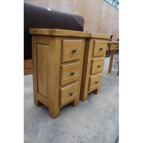 3062 - A PAIR OF OAK THREE DRAWER CHESTS, 18.5