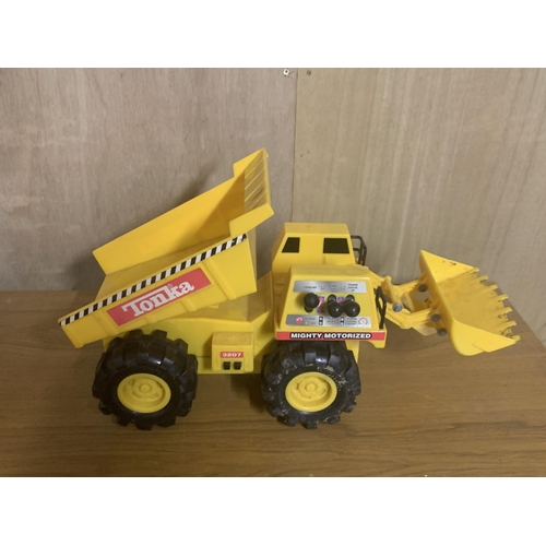 515 - A LARGE YELLOW, MIGHTY MOTORIZED TONKA TRUCK