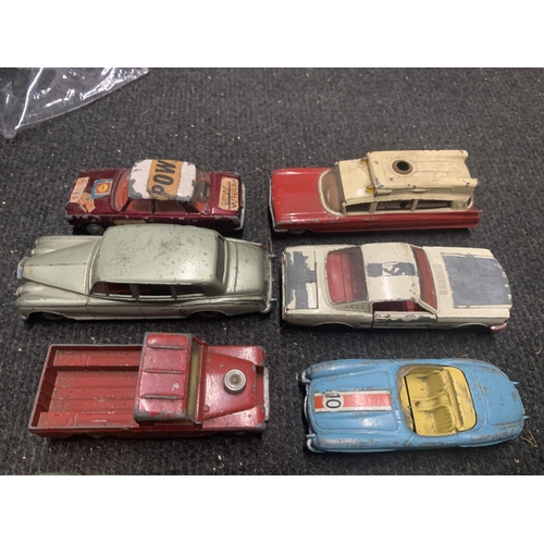 540 - TEN VINTAGE DINKY AND CORGI VEHICLES TO INCLUDE ROLLS ROYCE PHANTOM V, AMBULANCE, SMITH'S KARRIER VA... 