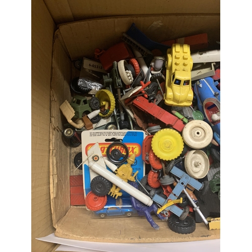 542 - A QUANTITY OF TOYS TO INCLUDE VINTAGE DIE-CAST VEHICLES, ETC