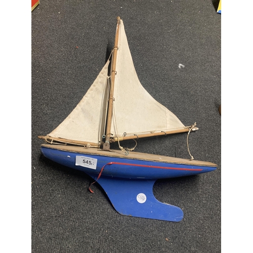 545 - A VINTAGE POND YACHT AND WOODPECKER TOY