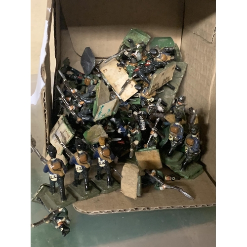 553 - A COLLECTION OF FIFTY SMALL SOLDIERS, TWELVE ZULU WARRIORS AND A SMALL FORT