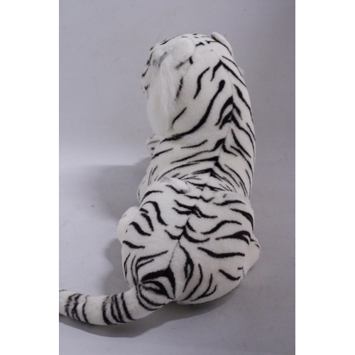 556 - A PLUSH WHITE TIGER TOY, GROWLS AND EYES LIGHT UP