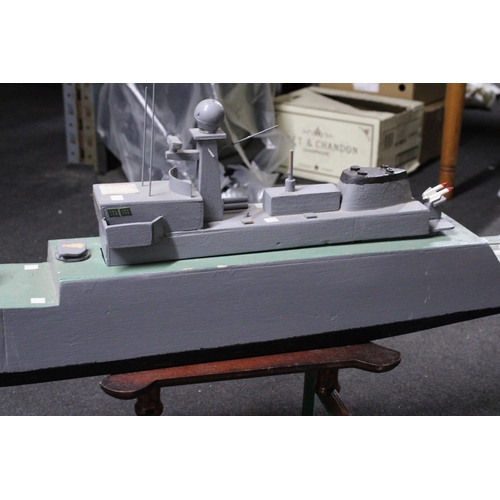 560 - A LARGE SCRATCH BUILT WAR SHIP ON A STAND, LENGTH 91CM