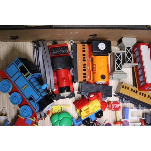 561 - A QUANTITY OF SMALL CHILDREN'S TOY TRAINSM TO INCLUDE THOMAS THE TANK ENGINE AND FRIENDS, BRIO, ETC ... 