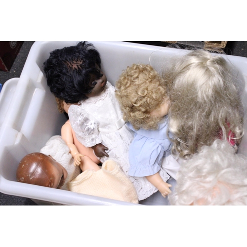 562 - SIX VINTAGE DOLLS PLUS THE KNIGHTSBRIDGE COLLECTION, LIMITED EDITION PORCELAIN DOLL 'JULIE