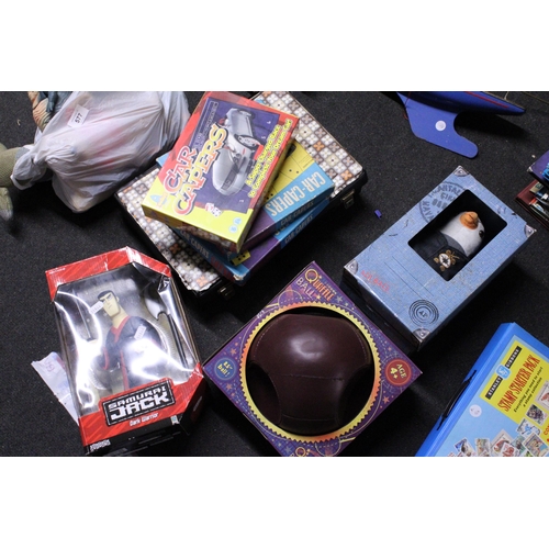 578 - A MIXED LOT OF TOYS AND GAMES TO INCLUDE CAR CAPERS, SAMURAI JACK BOXED FIGURE, A BRITISH GAS PENGUI... 