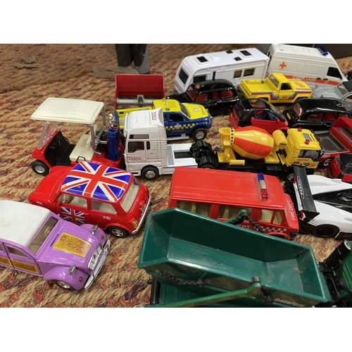 461 - A QUANTITY OF DIECAST TOY VEHICLES