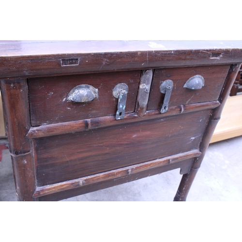 3083 - AN ORIENTAL DEEP ALTER/SIDE TABLE ENCLOSING TWO DRAWERS, 37