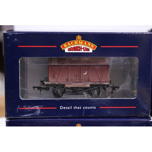 330 - FOUR BACHMANN OO GAUGE ROLLING STOCK WAGONS TO INCLUDE 37-175 7 PLANK WAGON WITH COKE RAIL 'BR(PO)',... 