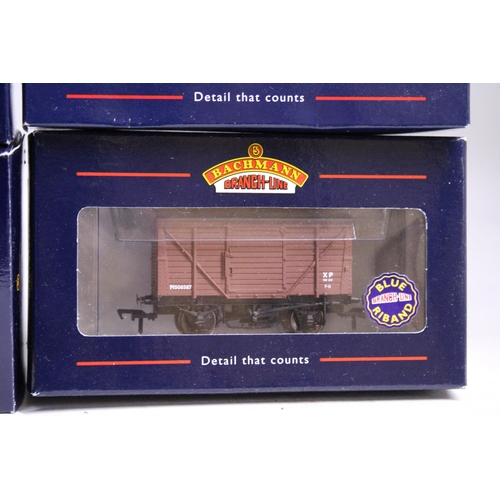 330 - FOUR BACHMANN OO GAUGE ROLLING STOCK WAGONS TO INCLUDE 37-175 7 PLANK WAGON WITH COKE RAIL 'BR(PO)',... 