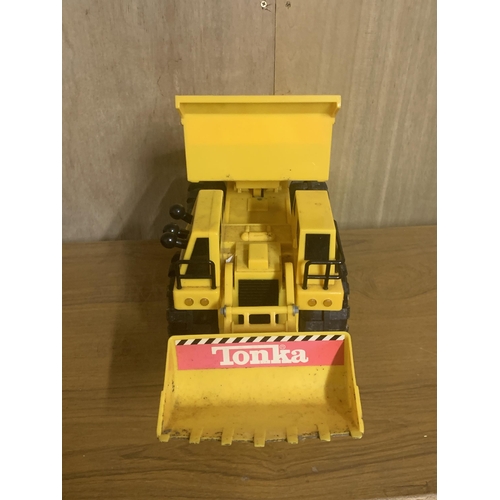 515 - A LARGE YELLOW, MIGHTY MOTORIZED TONKA TRUCK