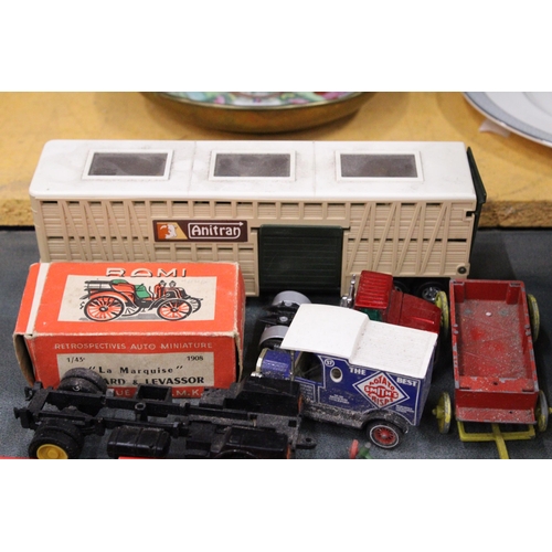 598A - A QUANTITY OF VINTAGE DIE-CAST VEHICLES TO INCLUDE A MATCHBOX ANIMAL TRANSPORTER, DAF TRUCK, TRAILER... 